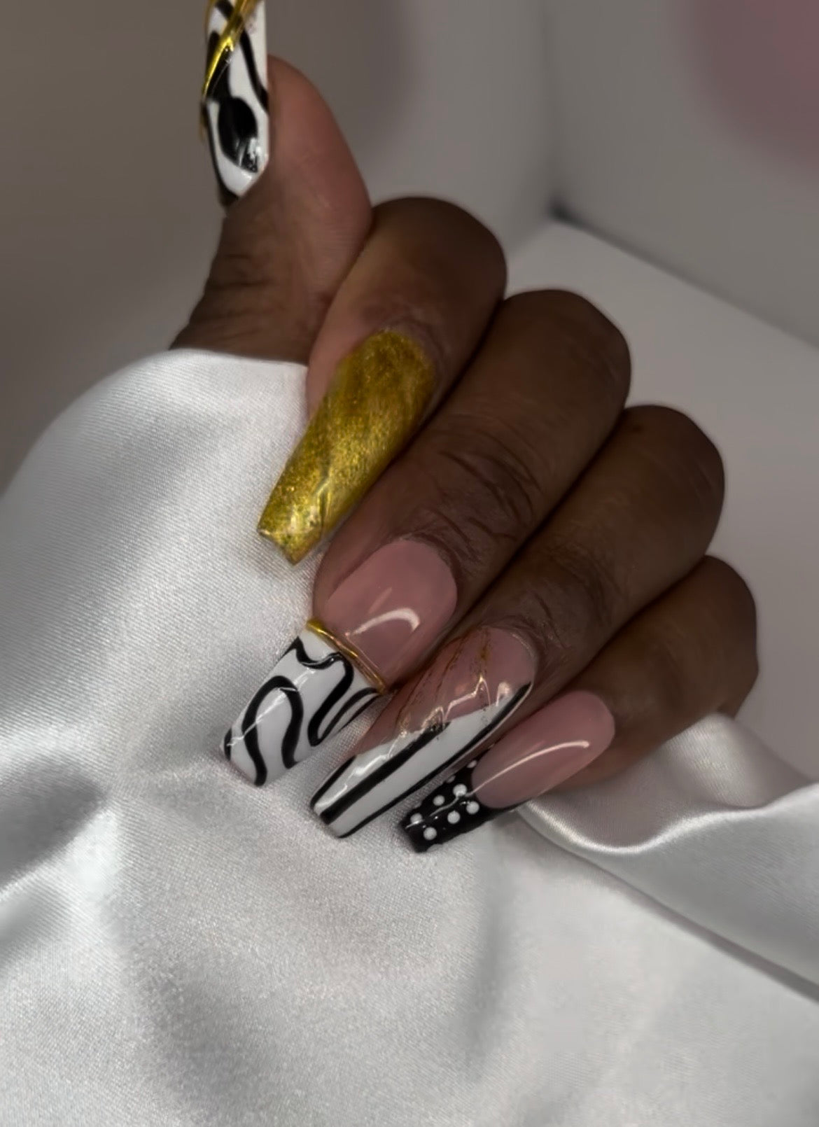 Gallery Night | Long Coffin Press On Nails